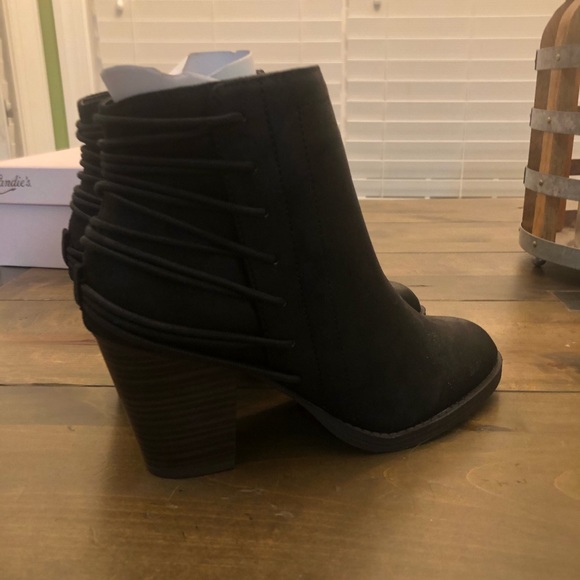 Candie’s Black Boots - Picture 6 of 14